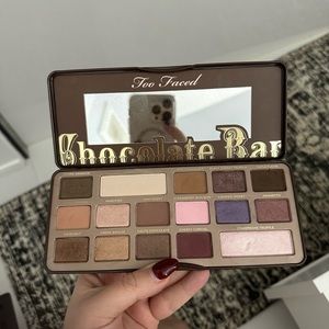 TWO FACED  CHOCOLATE BAR EYESHADOW PALETTE